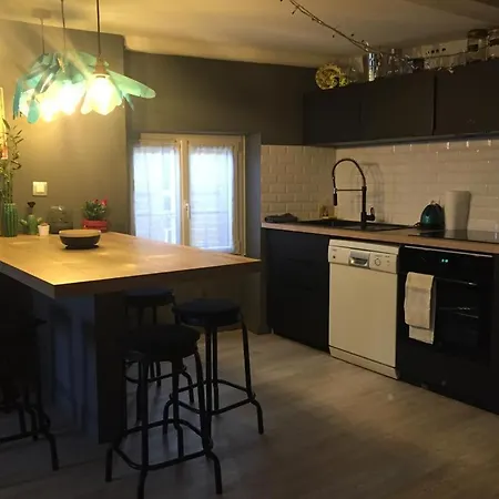 Appt T2 55 M2 Renove Recemment En Plein Centre Historique De Fd *